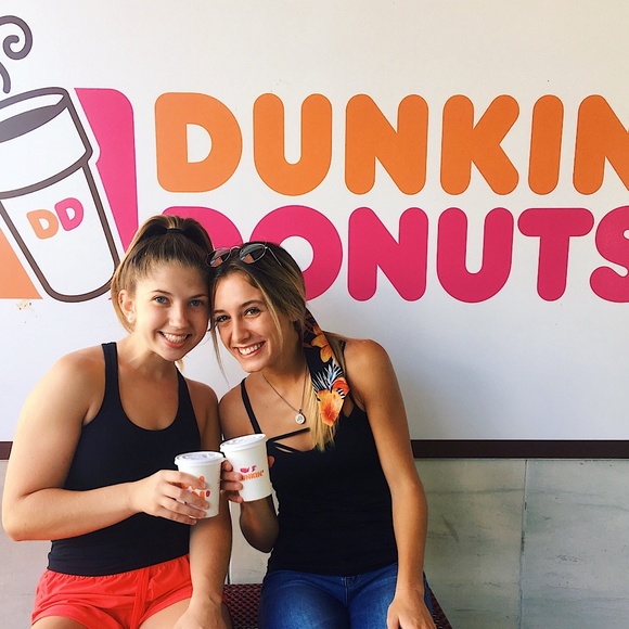 Meet your Posher, Lauren - Picture 2 of 2